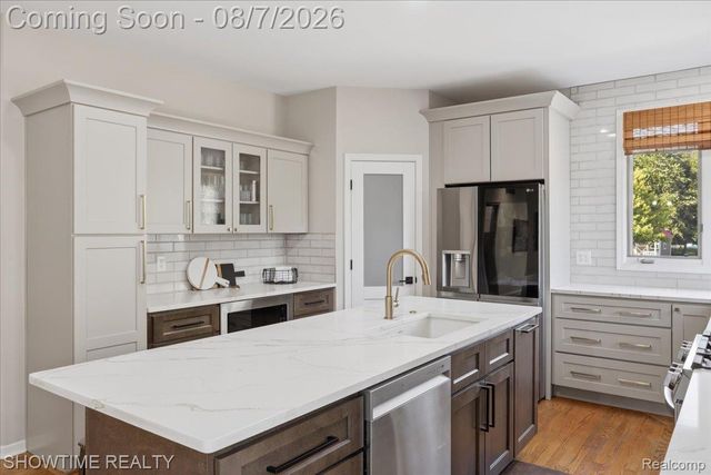 56440 Ashbrooke Drive E, Shelby Charter Township, MI 48316
