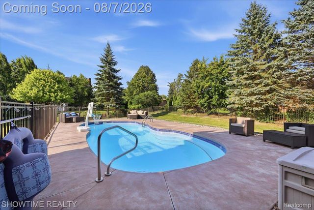 56440 Ashbrooke Drive E, Shelby Charter Township, MI 48316