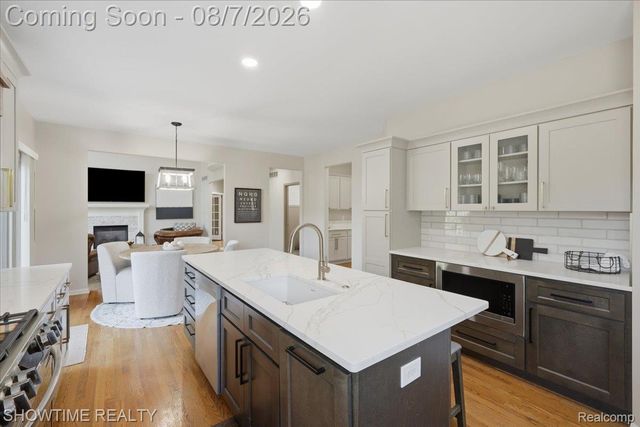 56440 Ashbrooke Drive E, Shelby Charter Township, MI 48316