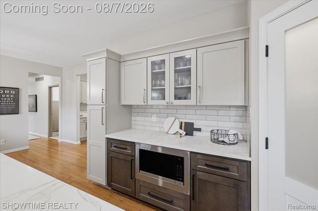 56440 Ashbrooke Drive E, Shelby Charter Township, MI 48316