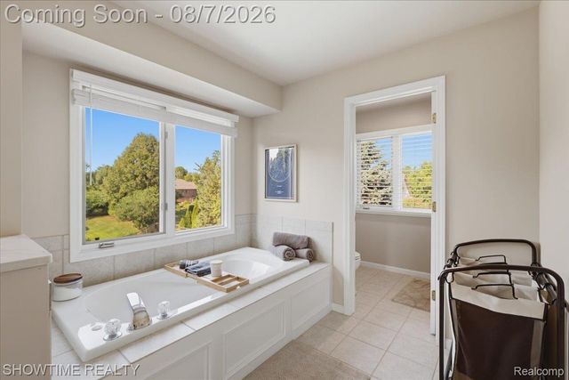 56440 Ashbrooke Drive E, Shelby Charter Township, MI 48316