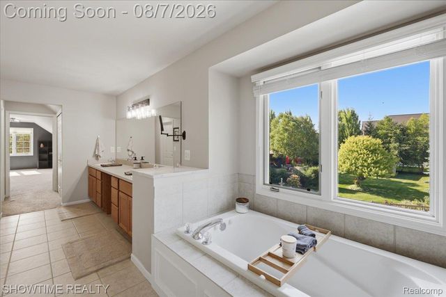 56440 Ashbrooke Drive E, Shelby Charter Township, MI 48316