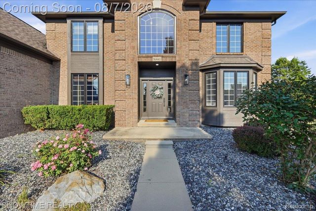56440 Ashbrooke Drive E, Shelby Charter Township, MI 48316