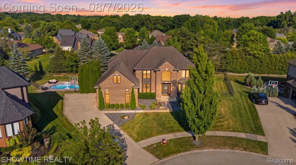 56440 Ashbrooke Drive E, Shelby Charter Township, MI 48316