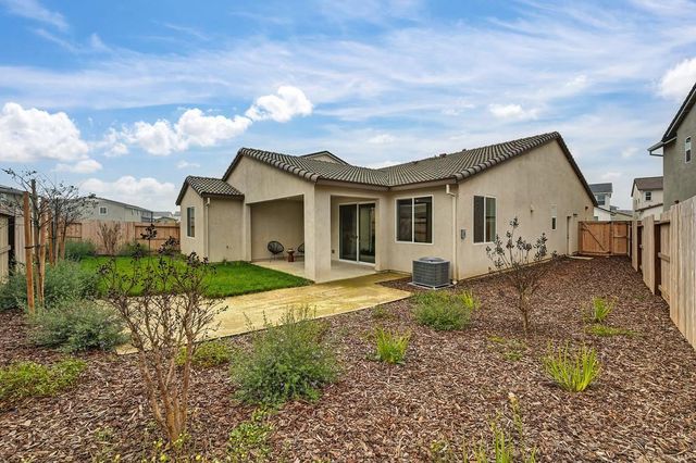 8183 Lavigne Cir, Elk Grove, CA 95757