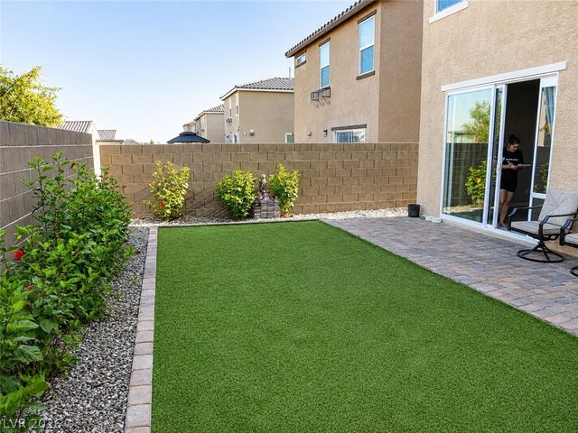 6968 Wildhorse Creek Street, North Las Vegas, NV 89086