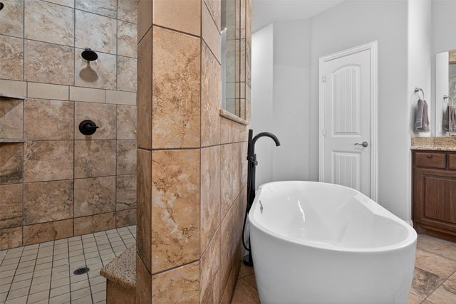 2504 Pinyon Hills Court, Burleson, TX 76028