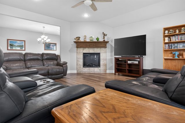 2504 Pinyon Hills Court, Burleson, TX 76028