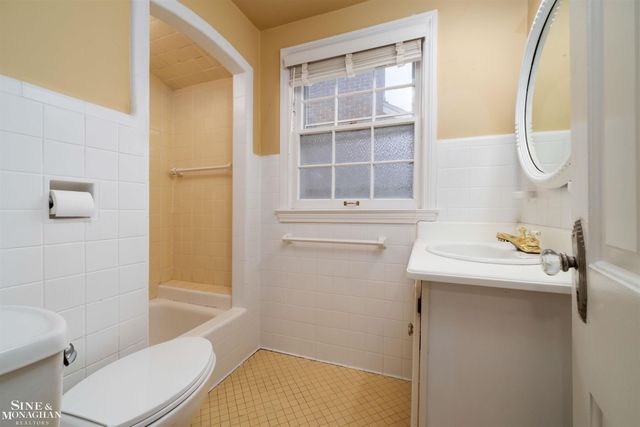 47 Cranford Lane, Grosse Pointe, MI 48230