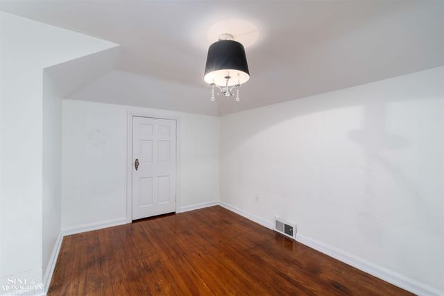 47 Cranford Lane, Grosse Pointe, MI 48230