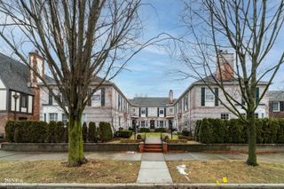 47 Cranford Lane, Grosse Pointe, MI 48230