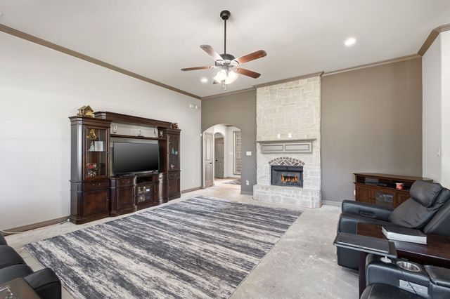 4916 Lakepark Drive, Sanger, TX 76266