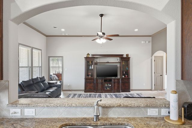 4916 Lakepark Drive, Sanger, TX 76266