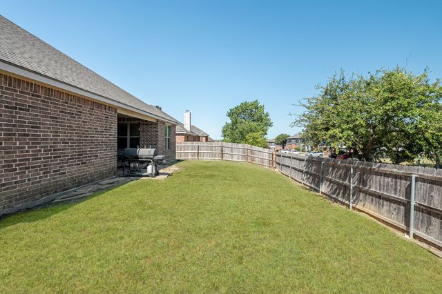 4916 Lakepark Drive, Sanger, TX 76266