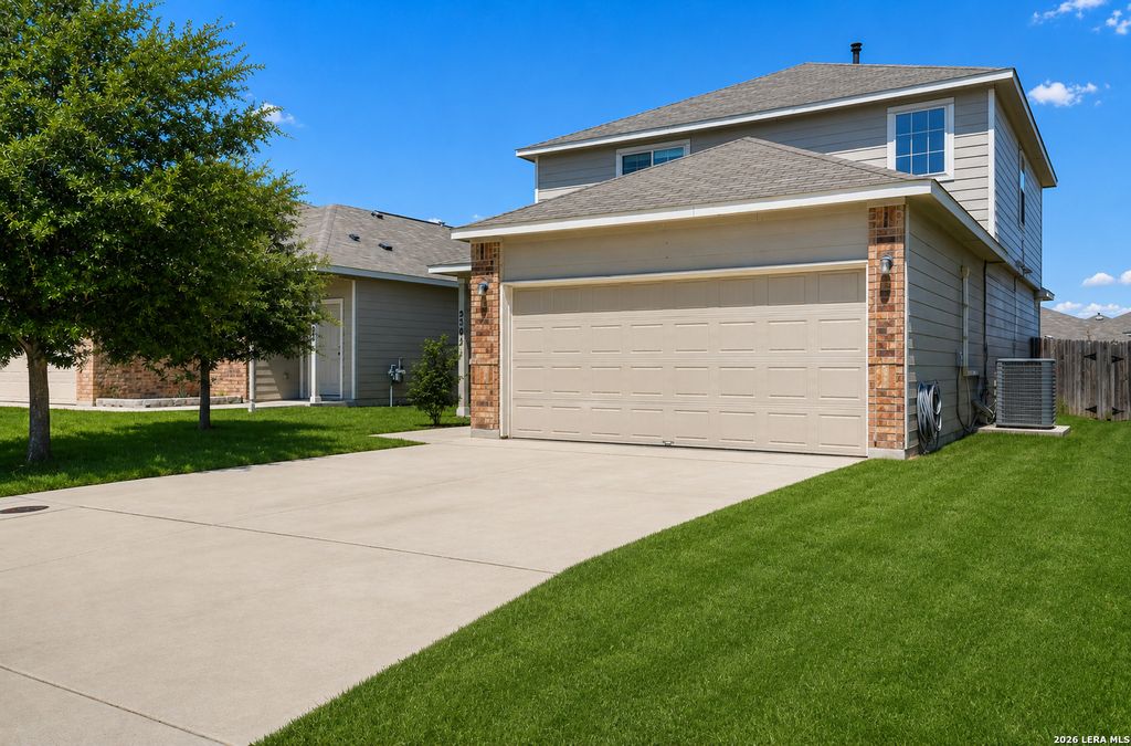 5502 DANIEL WAY, St Hedwig, TX 78152