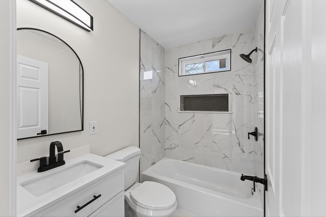 136 Houston St, Providence, RI 02905