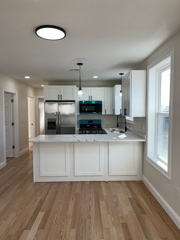 136 Houston St, Providence, RI 02905