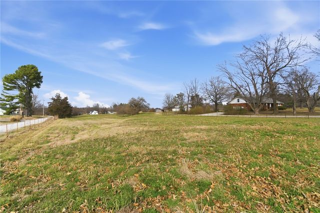 618 Elm Springs Road, Springdale, AR 72762