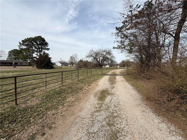 618 Elm Springs Road, Springdale, AR 72762