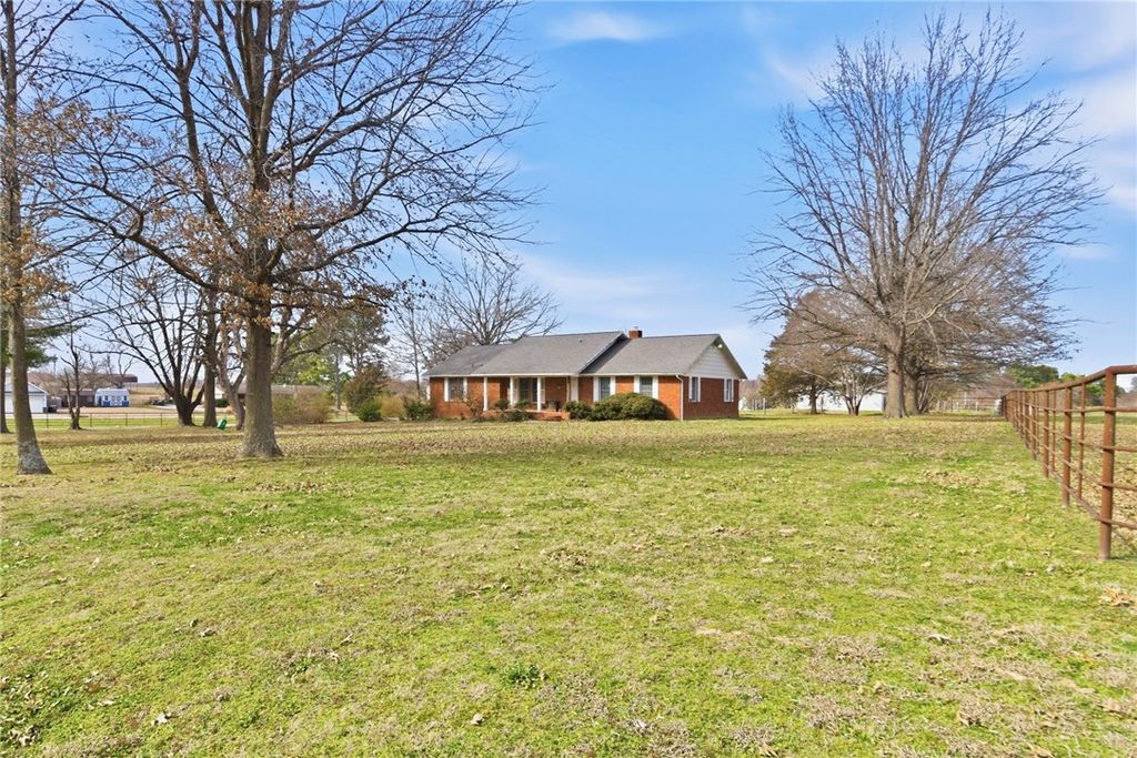 618 Elm Springs Road, Springdale, AR 72762