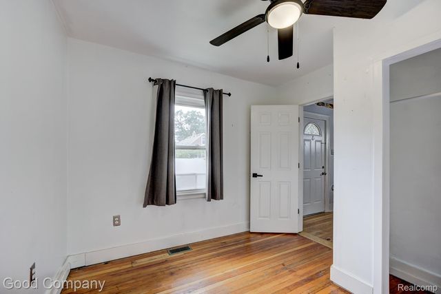 573 E Oakridge Street, Ferndale, MI 48220