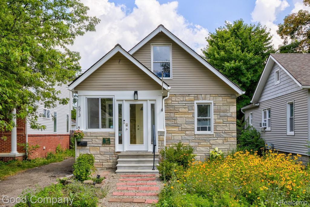 573 E Oakridge Street, Ferndale, MI 48220