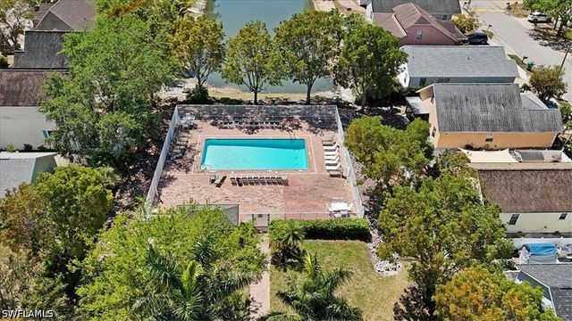 254 Leawood CIR, Naples, FL 34104
