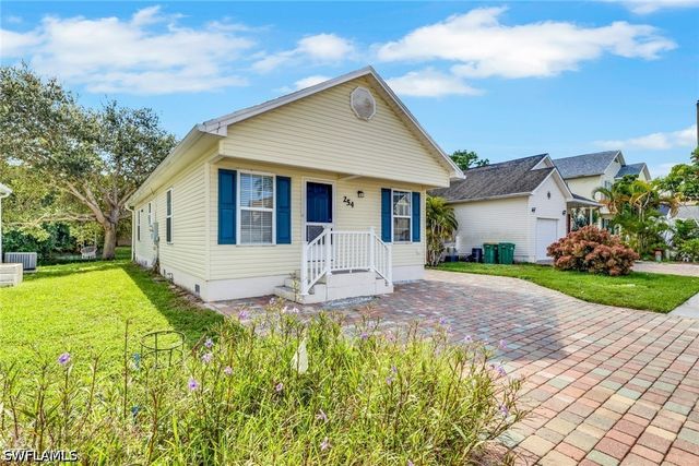 254 Leawood CIR, Naples, FL 34104