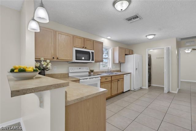254 Leawood CIR, Naples, FL 34104