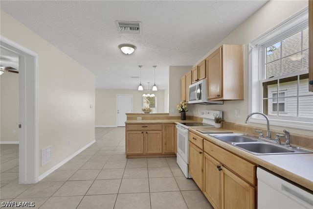 254 Leawood CIR, Naples, FL 34104