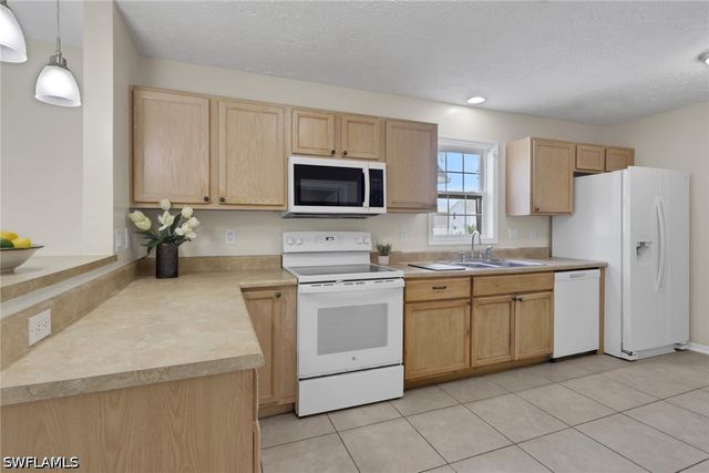 254 Leawood CIR, Naples, FL 34104
