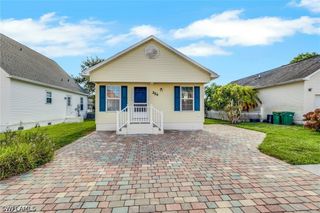 254 Leawood CIR, Naples, FL 34104