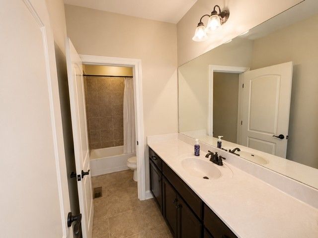 2144 Gorden Xing, Gallatin, TN 37066