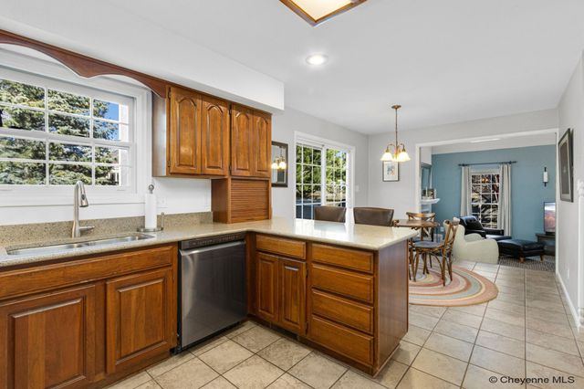 912 OAKHURST DR, Cheyenne, WY 82009