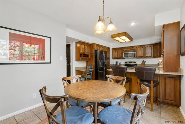 912 OAKHURST DR, Cheyenne, WY 82009