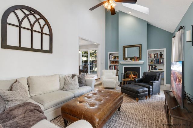 912 OAKHURST DR, Cheyenne, WY 82009