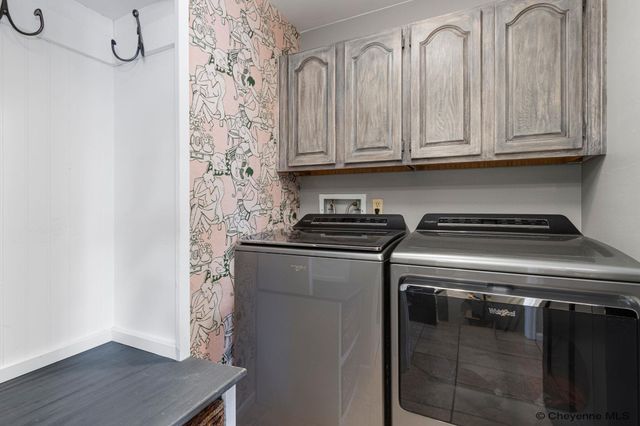 912 OAKHURST DR, Cheyenne, WY 82009