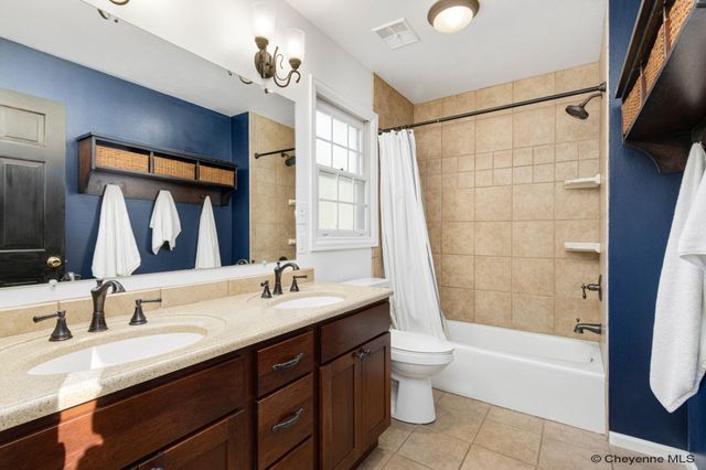 912 OAKHURST DR, Cheyenne, WY 82009