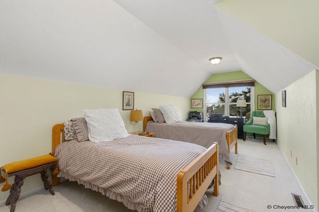 912 OAKHURST DR, Cheyenne, WY 82009