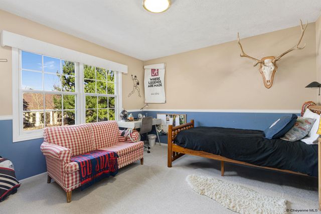 912 OAKHURST DR, Cheyenne, WY 82009