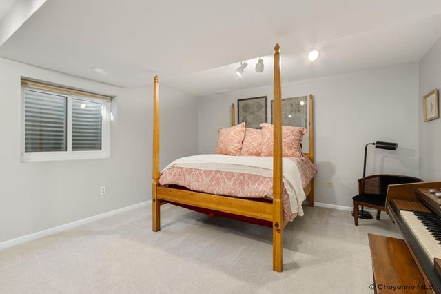 912 OAKHURST DR, Cheyenne, WY 82009