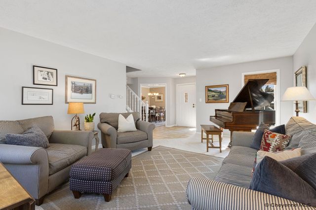 912 OAKHURST DR, Cheyenne, WY 82009