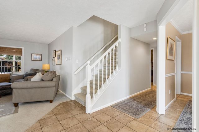 912 OAKHURST DR, Cheyenne, WY 82009