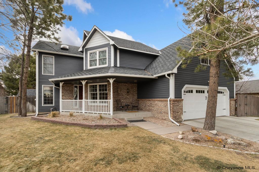 912 OAKHURST DR, Cheyenne, WY 82009