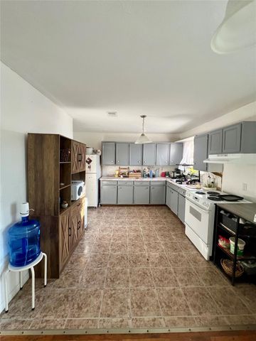 2950 Waco St, Beaumont, TX 77701