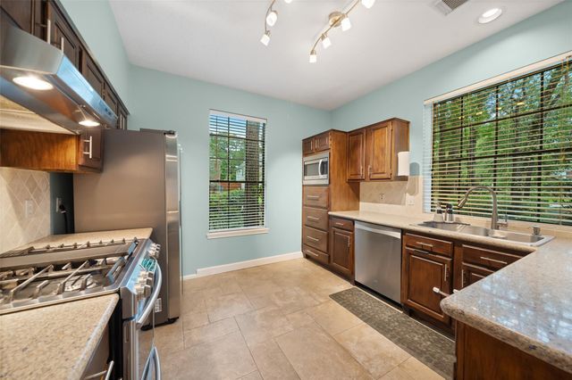 84 E Stony End Place, The Woodlands, TX 77381