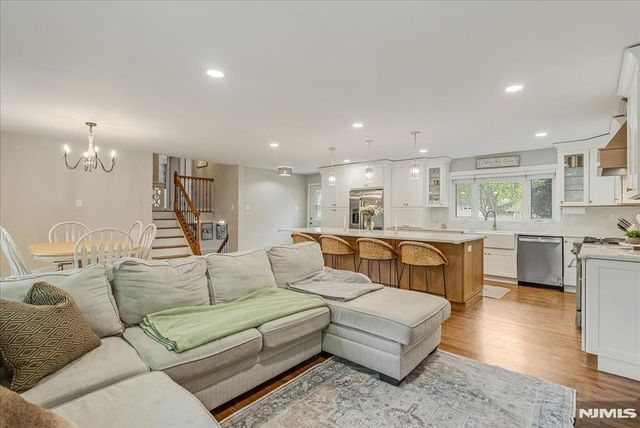 9 Linden Lane, Wayne, NJ 07470