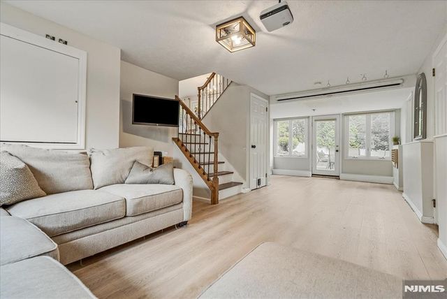 9 Linden Lane, Wayne, NJ 07470