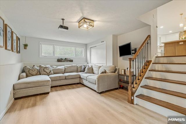 9 Linden Lane, Wayne, NJ 07470
