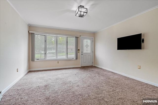 9 Linden Lane, Wayne, NJ 07470